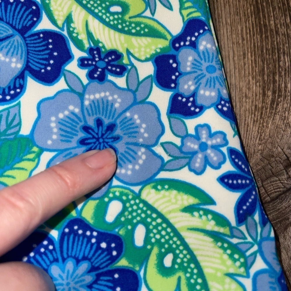 Lands’ End Floral Rash Guard Top - Picture 4 of 5